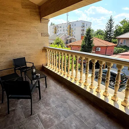 La Casa Boutique Πανσιόν 4*