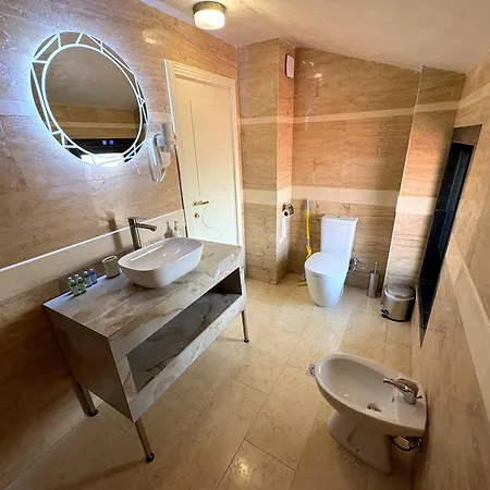 Πανσιόν La Casa Boutique 4*