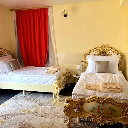 La Casa Boutique Πανσιόν 4*