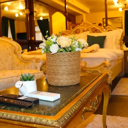 La Casa Boutique Πανσιόν