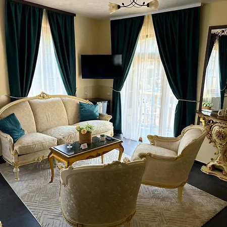 Πανσιόν La Casa Boutique 4*