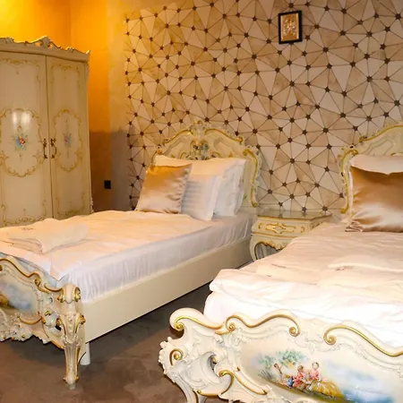 La Casa Boutique Πανσιόν 4*